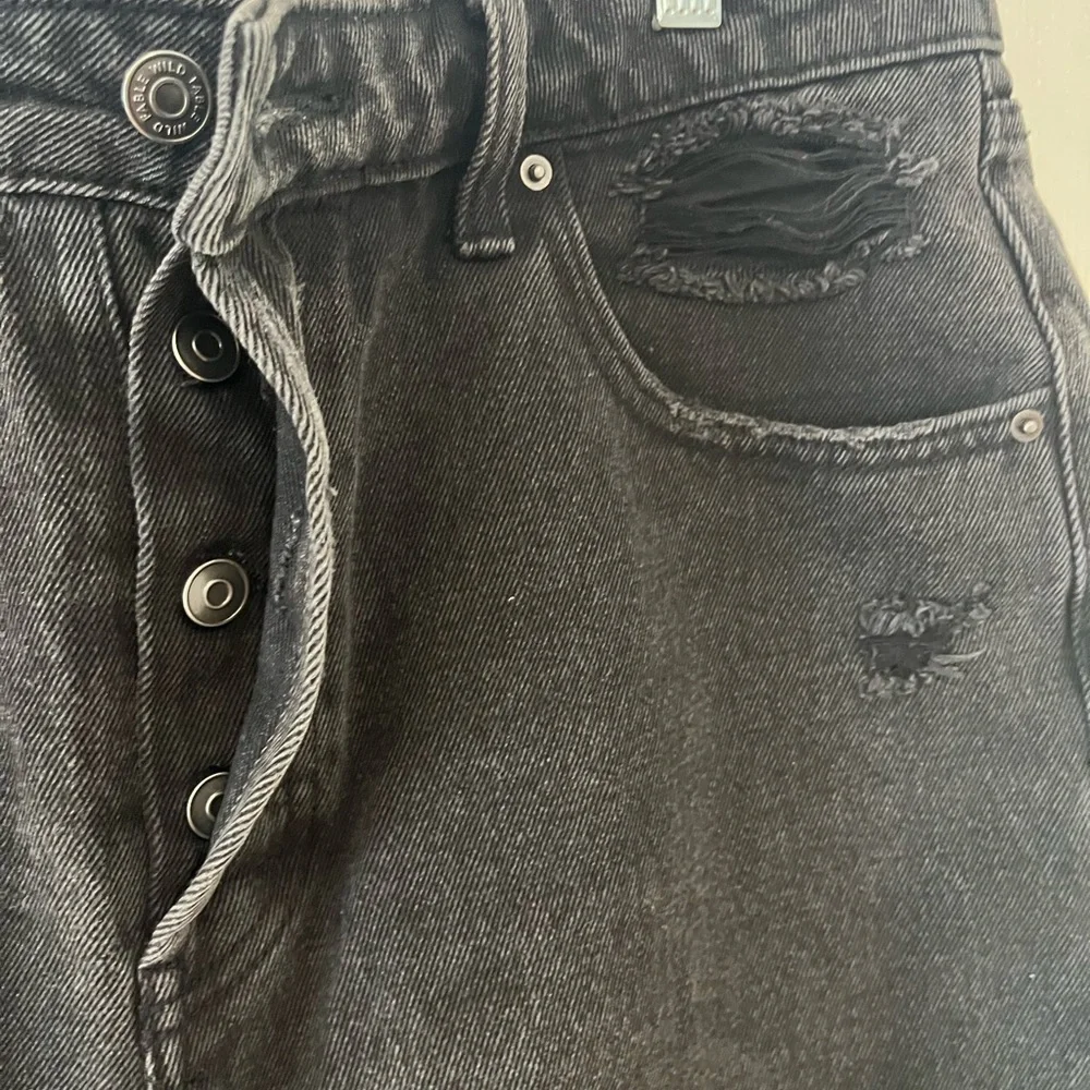 Wild Fable Women's High Rise Distressed Bermuda
Shorts. Size 14 - Picture 3 of 5